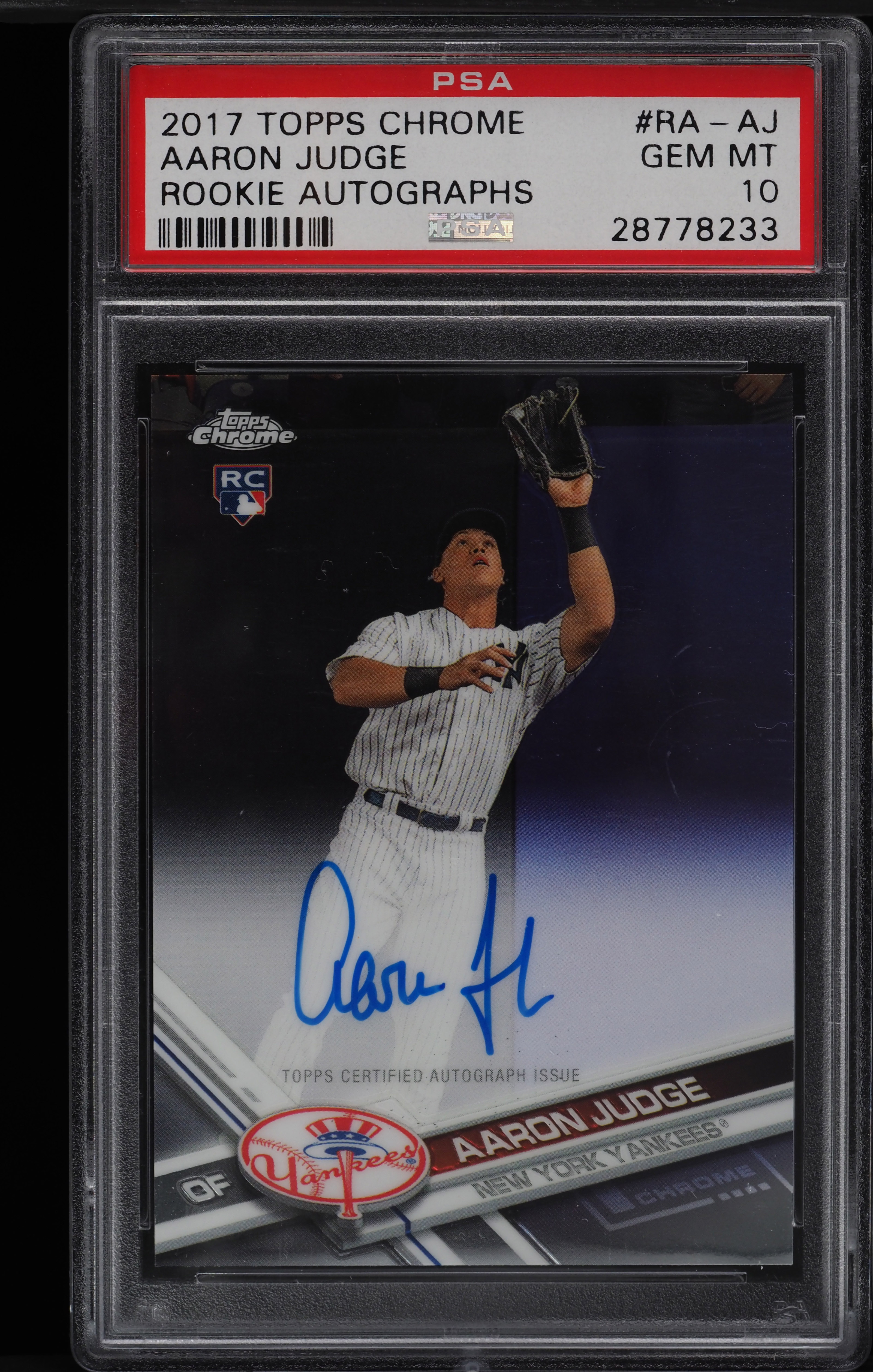 2017 Topps Chrome Catching Aaron Judge ROOKIE RC AUTO PSA 10 GEM