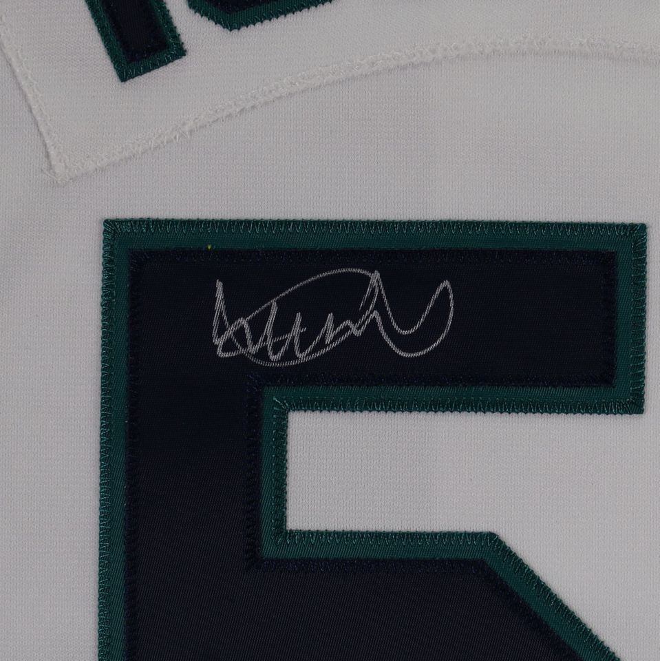 Ichiro Suzuki Signed '01 Seattle Mariners Michell & Ness White Jersey
