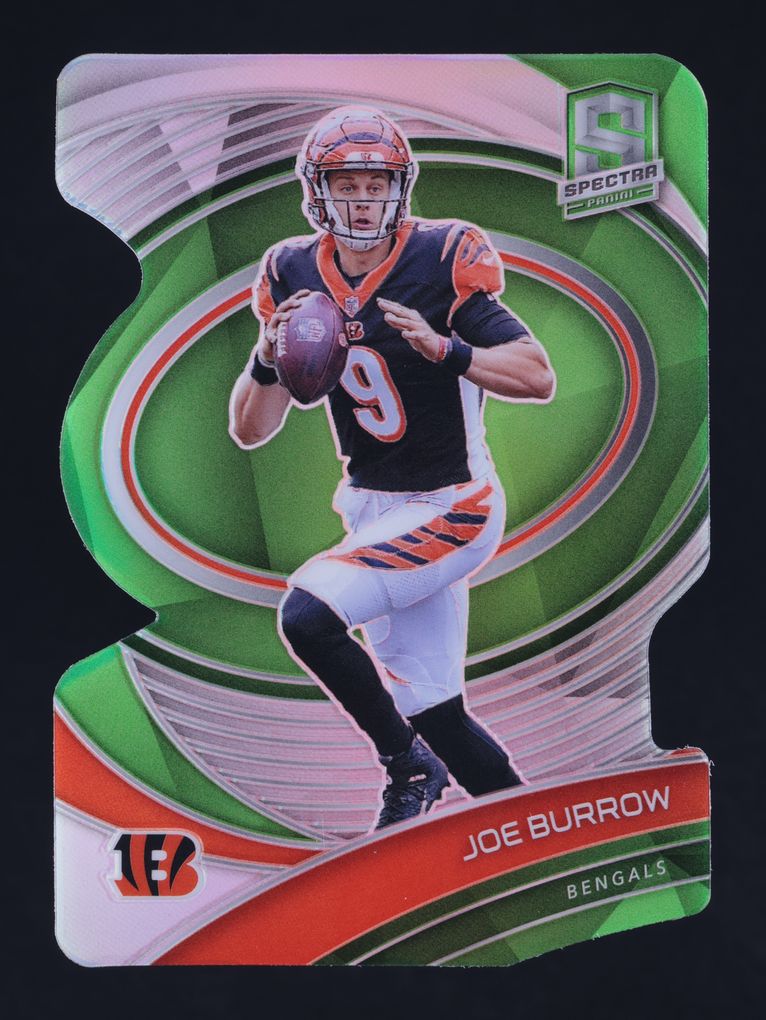 2021 Panini Spectra Neon Green Die-Cut Joe Burrow /30 #19 MBA AUTH