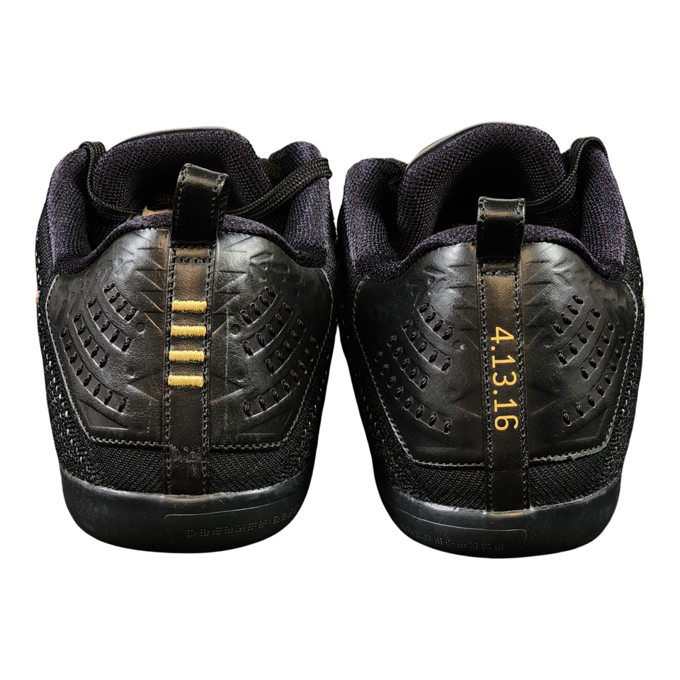 Kobe Bryant Signed Shoes - Beckett & Panini AUTH, LOA