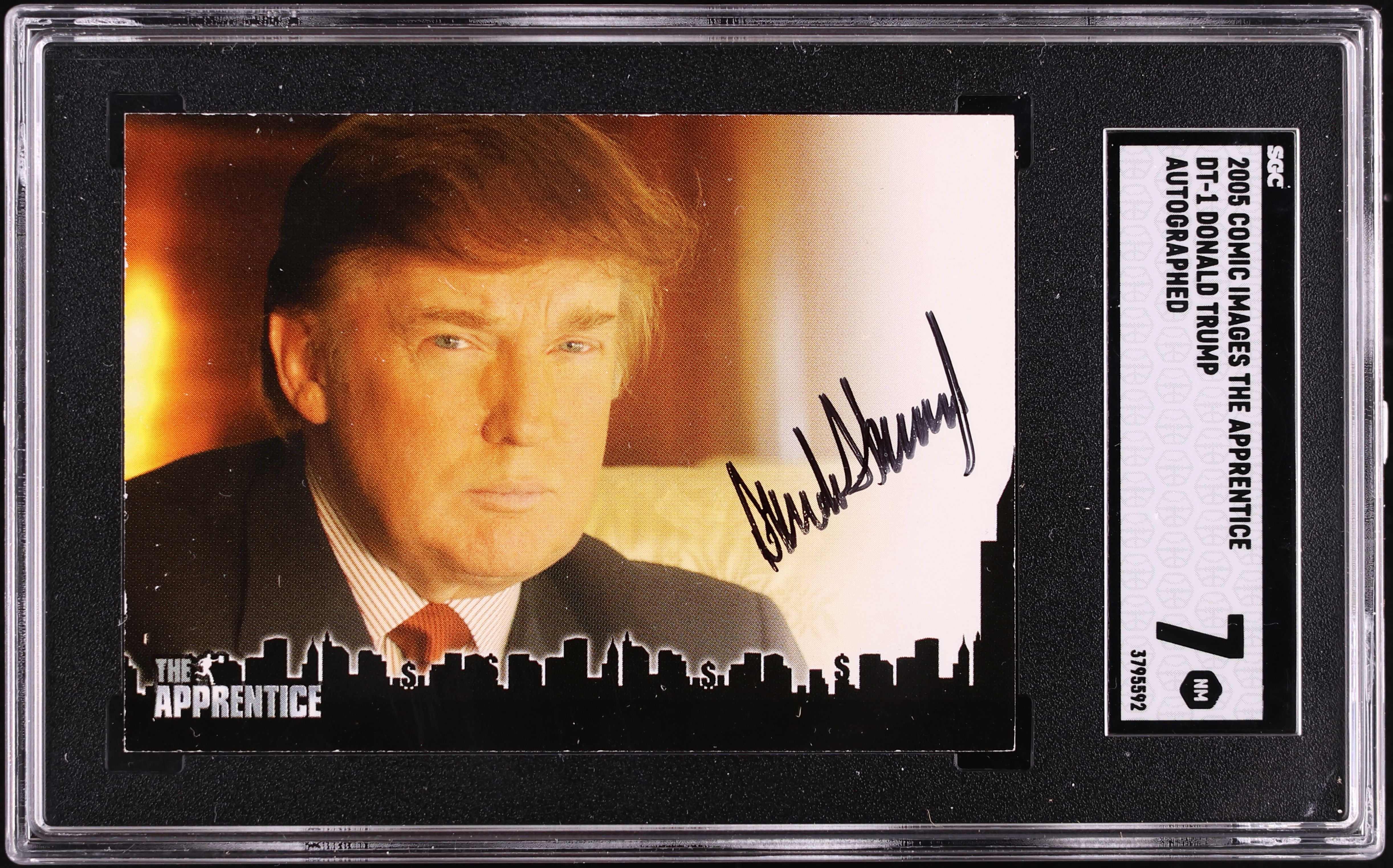 2005 Comic Images The Apprentice Donald Trump AUTO #DT-1 SGC 7