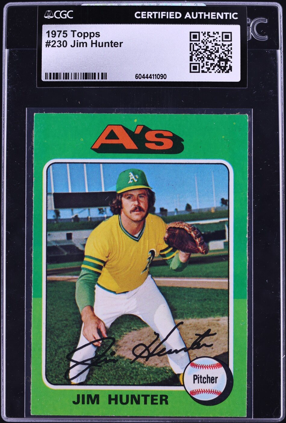 1975 Topps Catfish Hunter #230 CGC AUTH