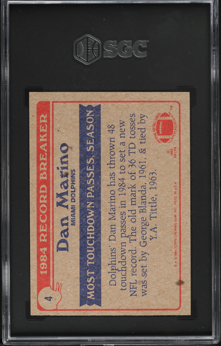 1985 Topps Football Dan Marino RECORD BREAKER #4 SGC 7 NRMT