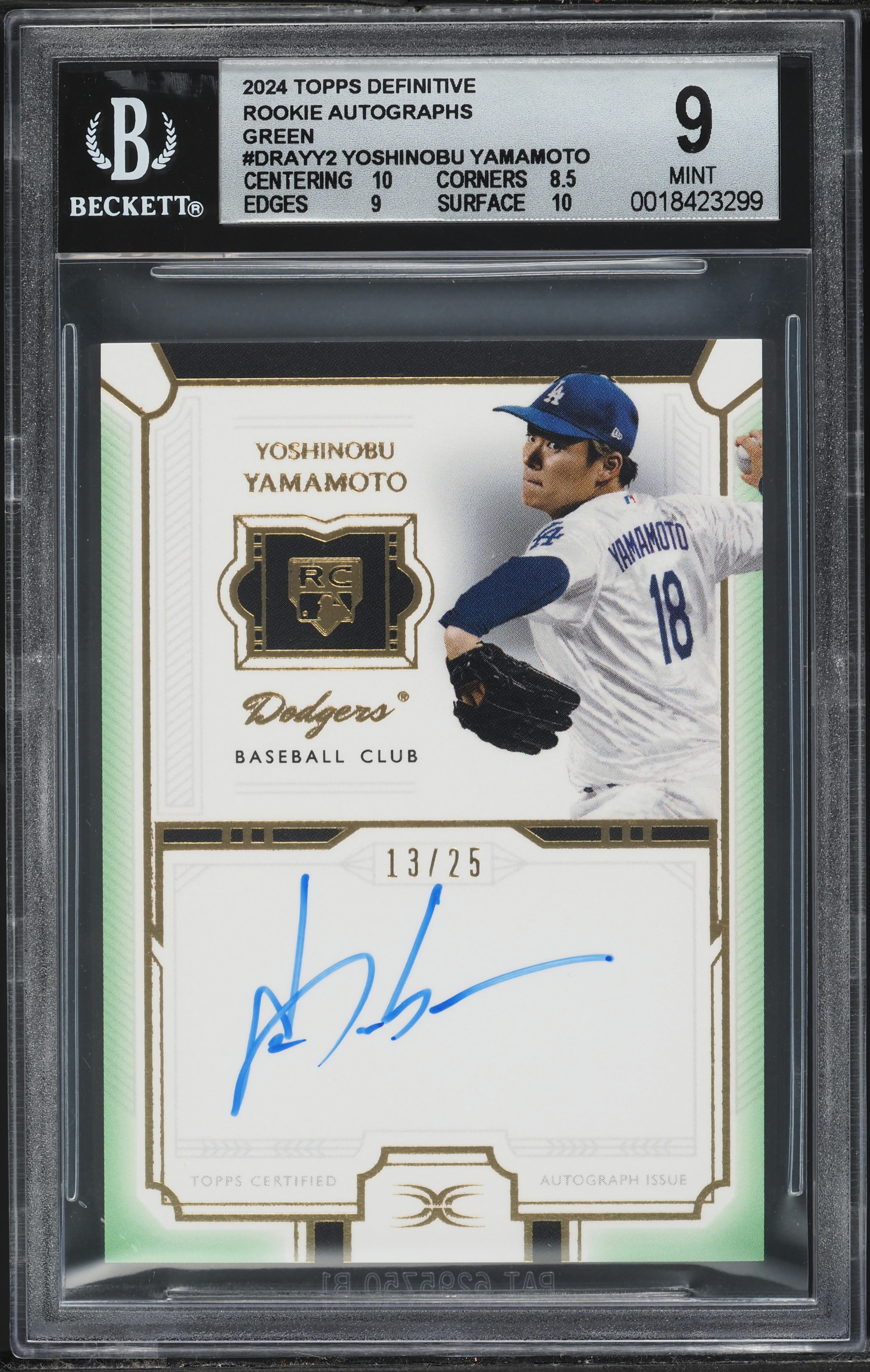 2024 Topps Definitive Collection Green Yoshinobu Yamamoto ROOKIE