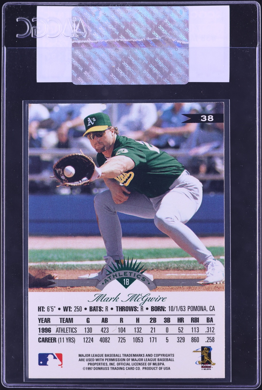 1997 Leaf Mark McGwire #38 CGC AUTH